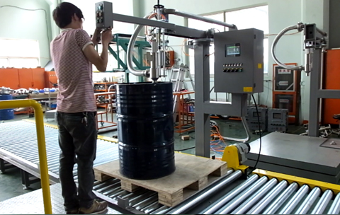 仲恒吨桶定量液体灌装机测试视频