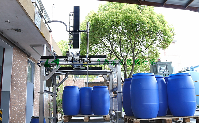 GAF-1500型200L*4桶 IBC吨桶自动灌装线现场调试4